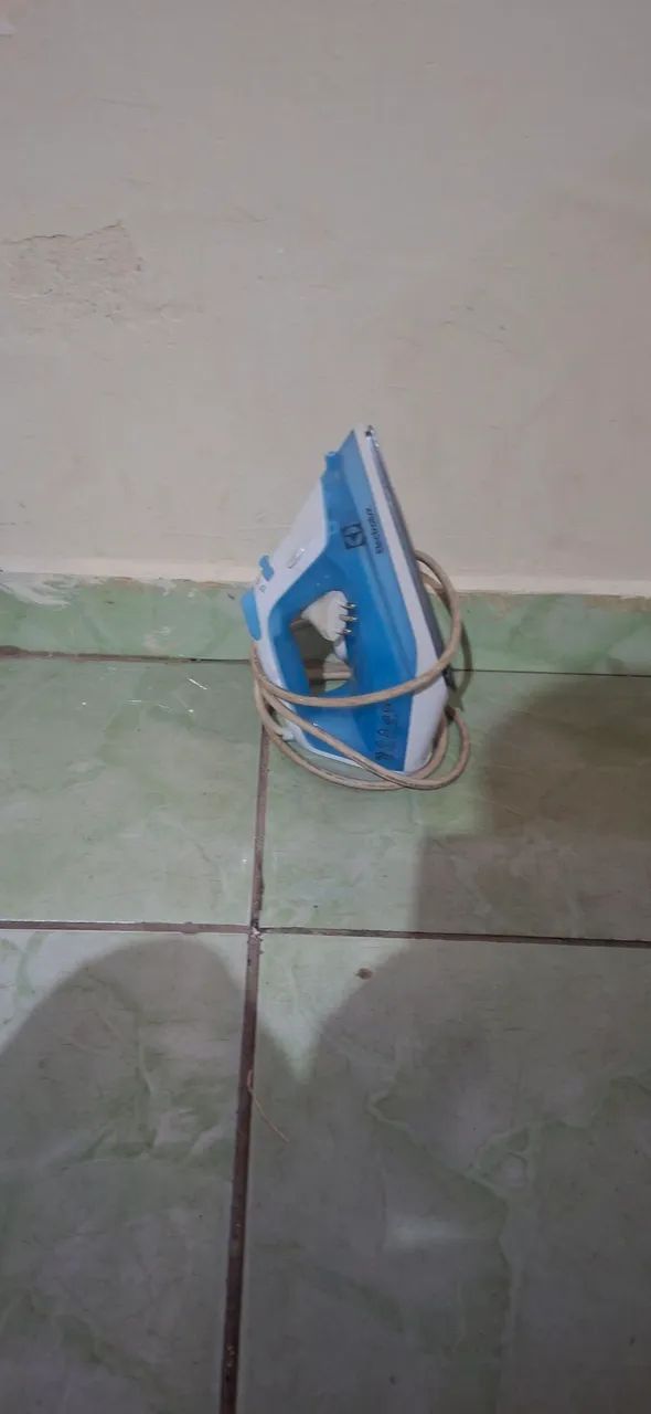 Ferro de passar roupa - Foto 2
