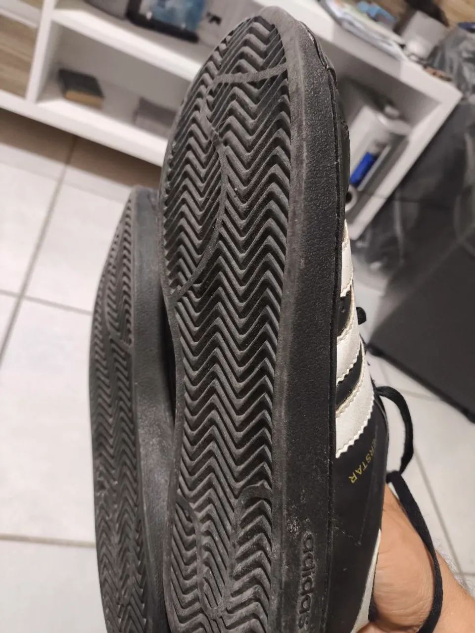 Tênis adidas superstar TAM 43 - Foto 5