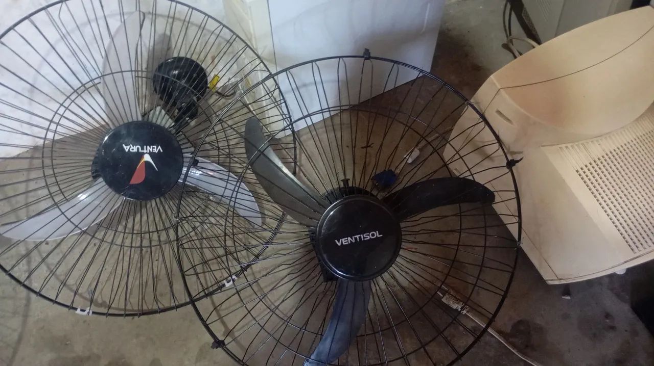 4 ventiladores funcionando bivolt, com suporte - Foto 2