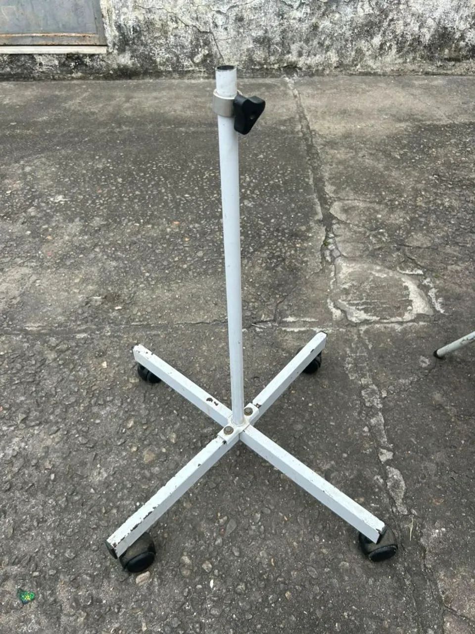 Suporte de Luminária com Rodinha