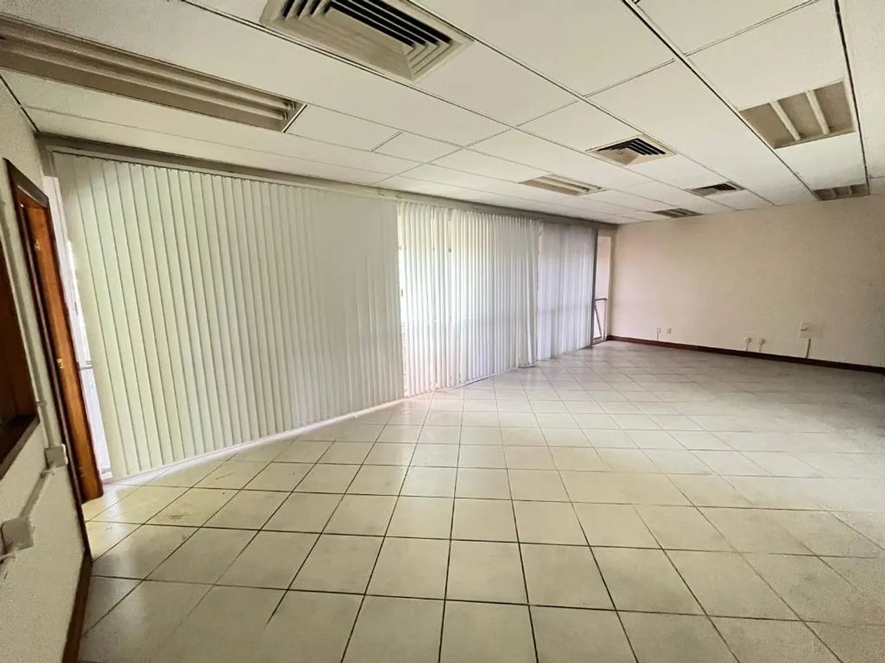 Sala comercial para alugar com banheiro e copa no Comércio 74m2 - Foto 4