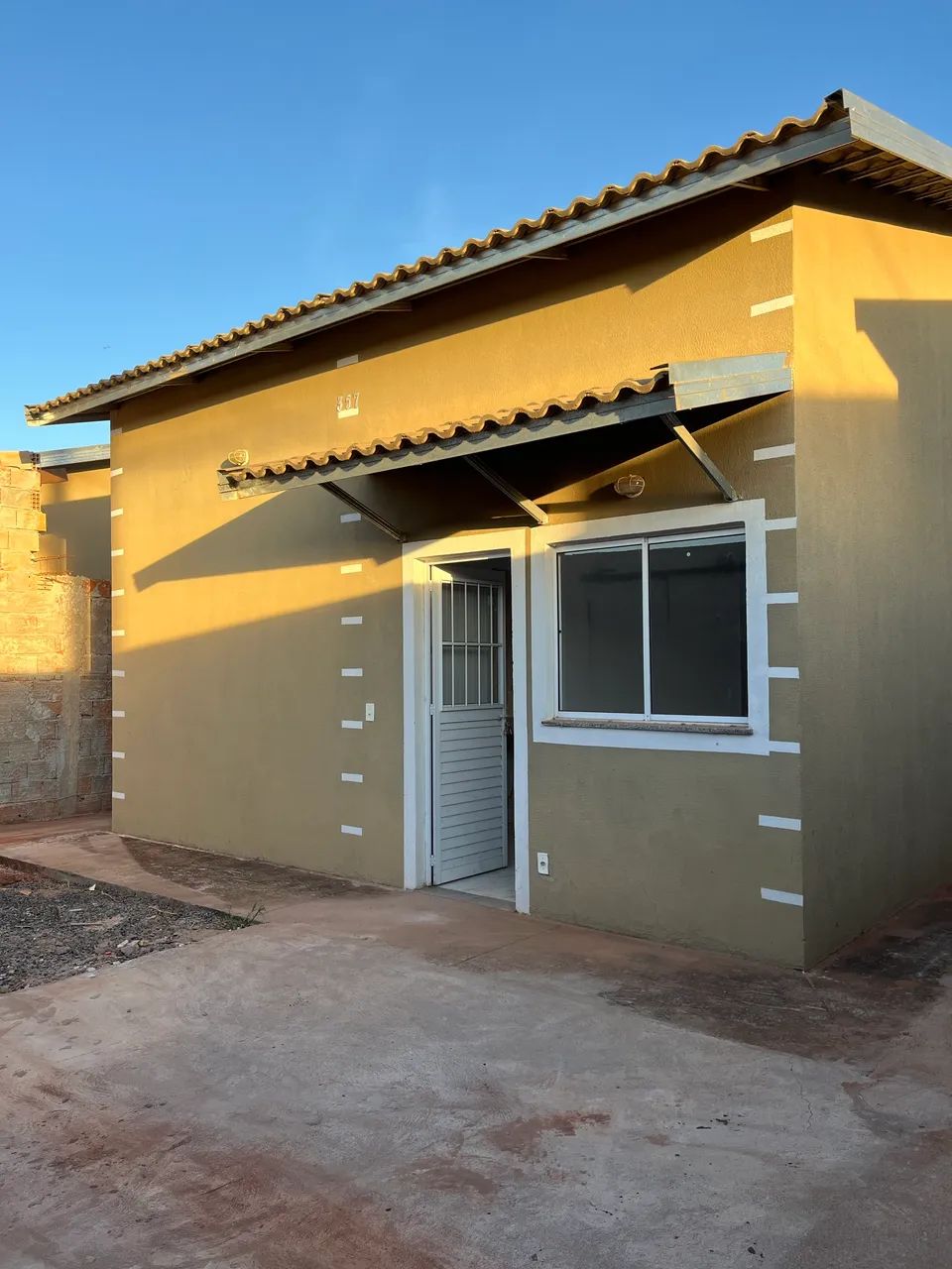 Vendo casa, nunca habitada, recém reformada  - Foto 2