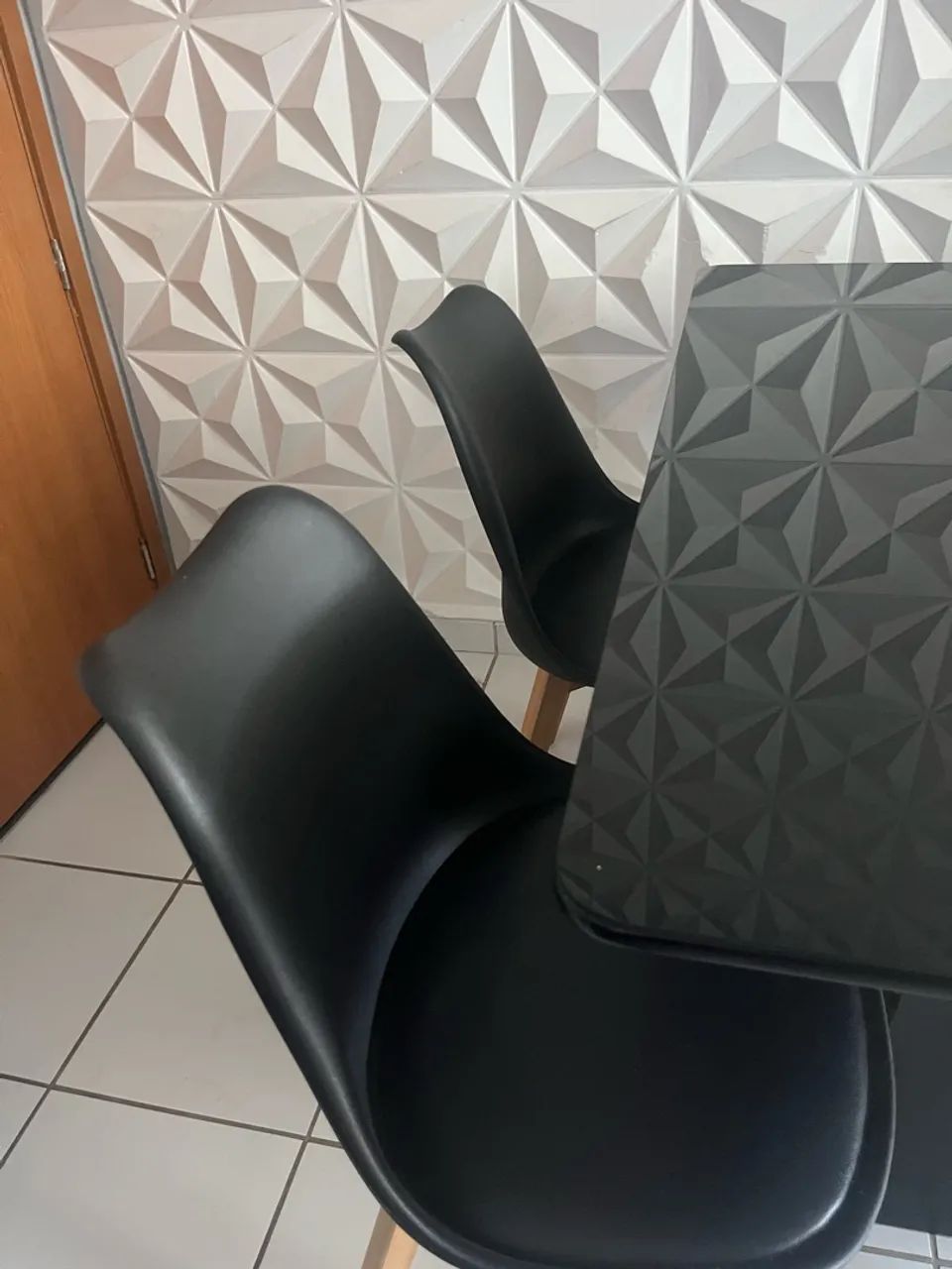 Mesa de jantar com quarto cadeiras  - Foto 3