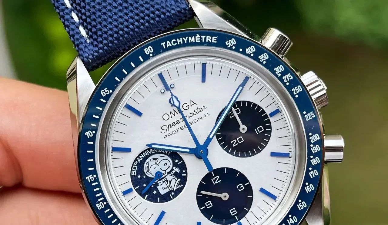 SUPER CLONE: Relógio Omega Speedmaster "Silver Snoopy Award" 50th Anniversary