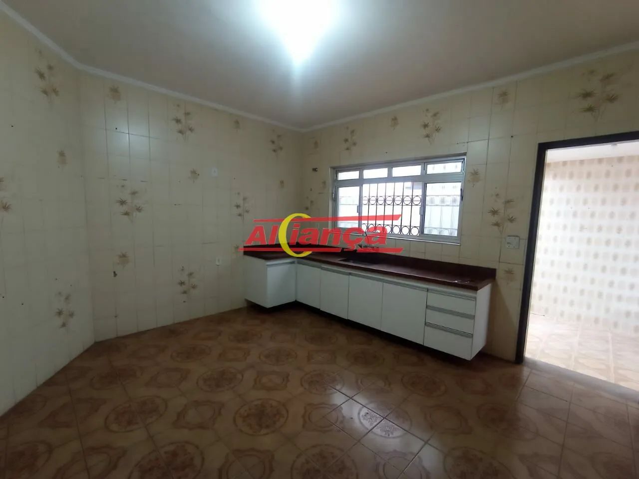 Casa com 178m² à locação, 3 quartos sendo 1 suíte, 2 vagas no Jadim Santa Barbara - Guarul - Foto 6