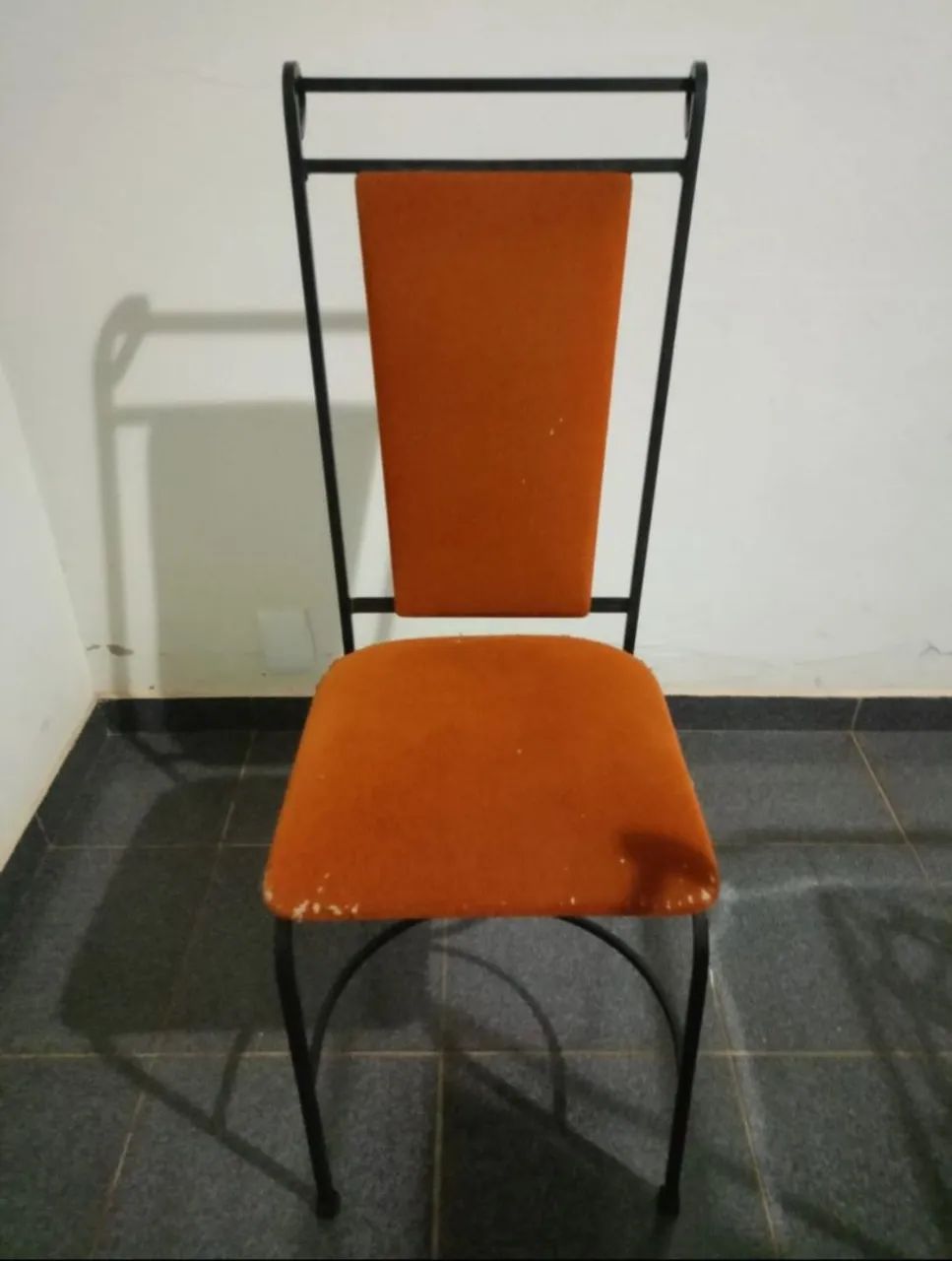 Vendo Kit: mesa + cadeiras + aparador - Foto 4