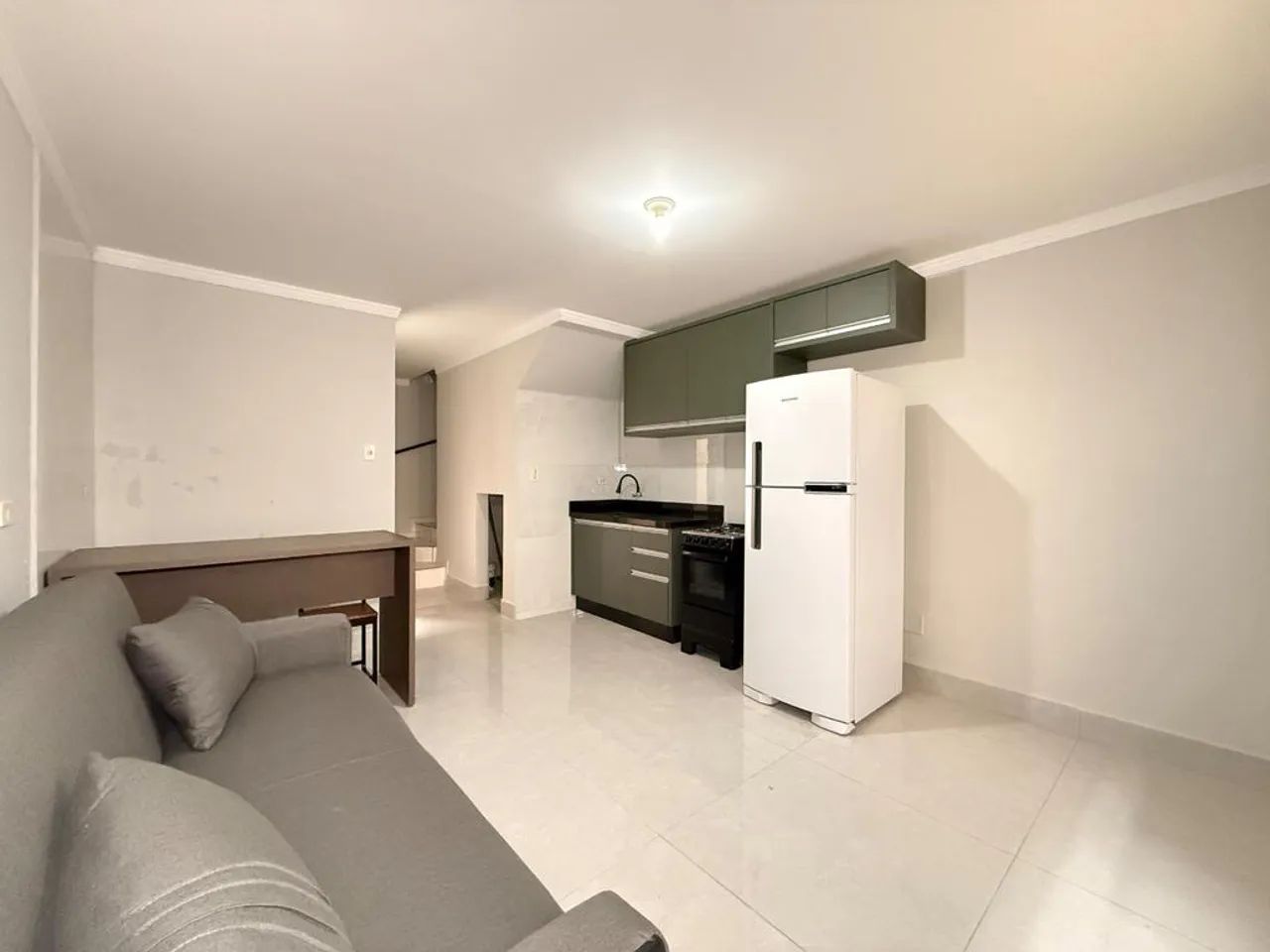 Apartamento para alugar em Maringá, Zona 08, com 1 suíte, com 40 m² - Foto 2