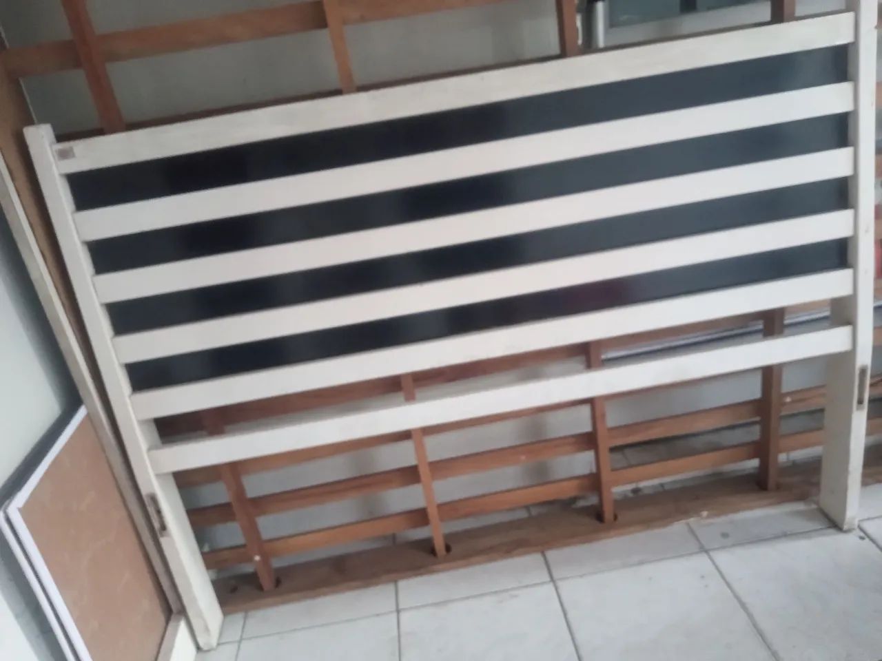 Vendo cama de casal de madeira!  Usada - Foto 2