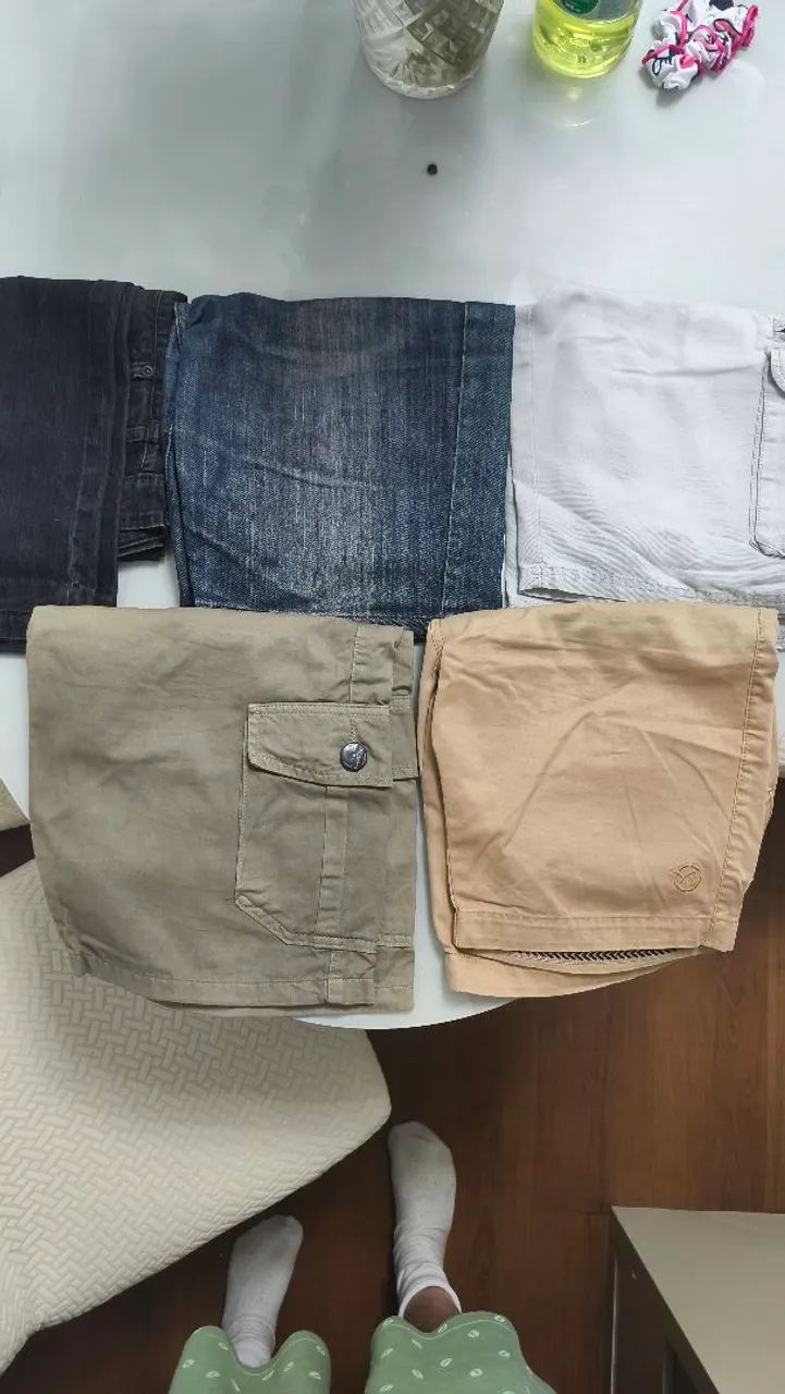 04 bermudas e 01 calça jeans Tam. 42