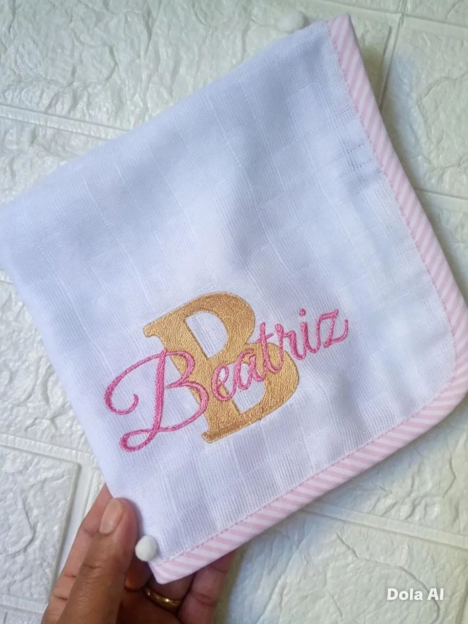 Fraldinha de boca bordada