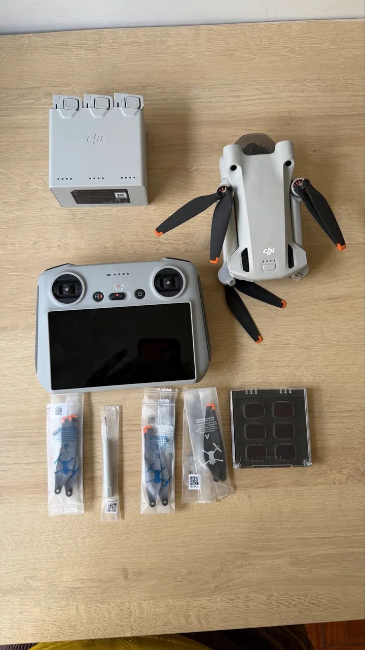 DJI Mini 3 Pro + Fly More Combo + Controle RC + Filtros ND
