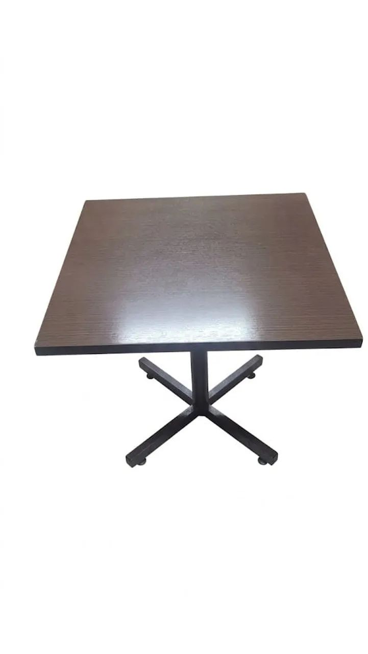 Mesa MDF, pés em ferro, cor marrom café medindo 80 x 80 cm - Foto 2