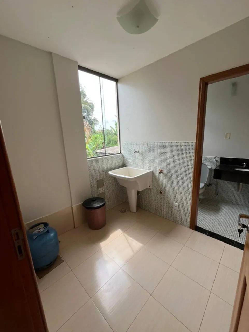 ALUGA-SE APARTAMENTO MOBILIADO - Foto 3
