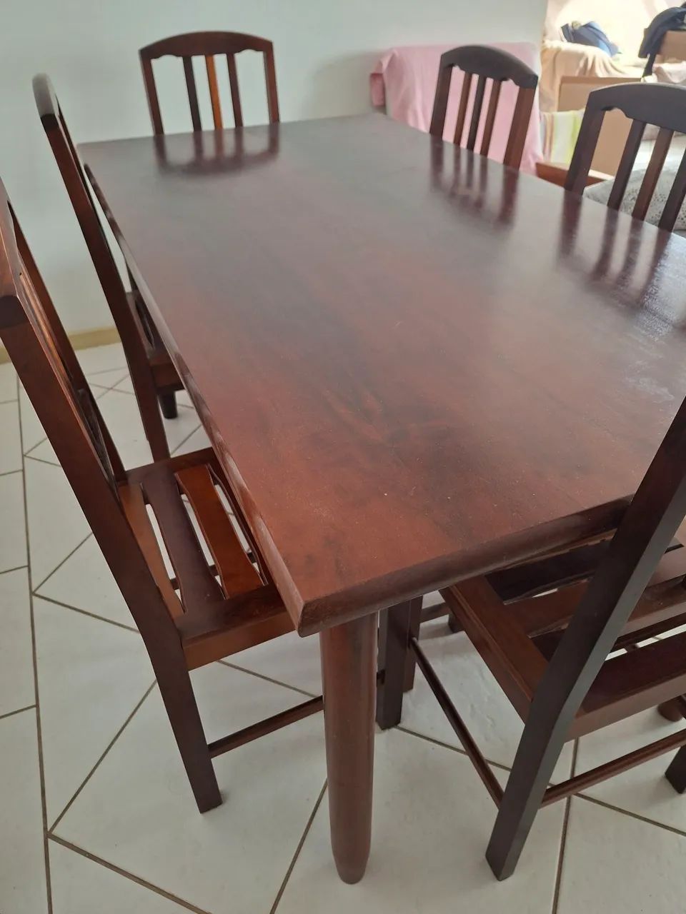 Mesa de madeira maciça com 6 cadeiras - Foto 2
