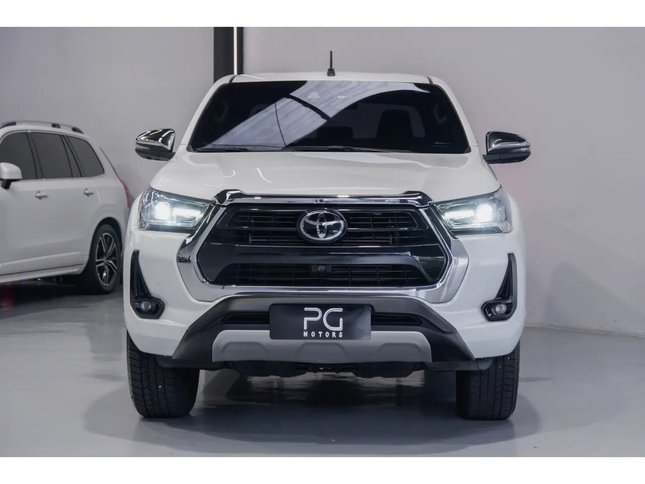 Toyota Hilux CD 4x4 2.8 Diesel Aut., foto 2 de 14