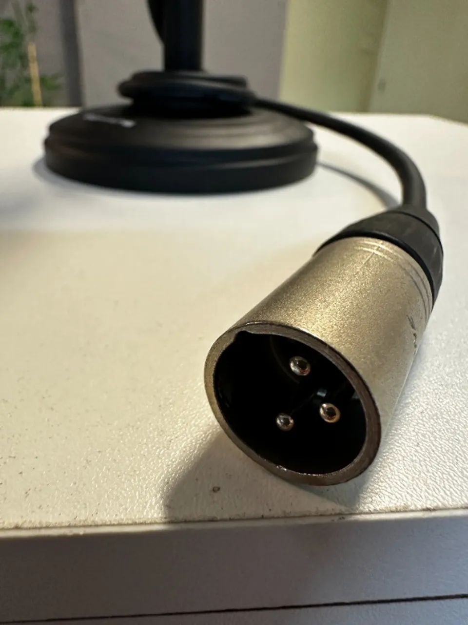 Microfone FIFINE XLR Dynamic K669d Podcast Preto + pedestal Tomate