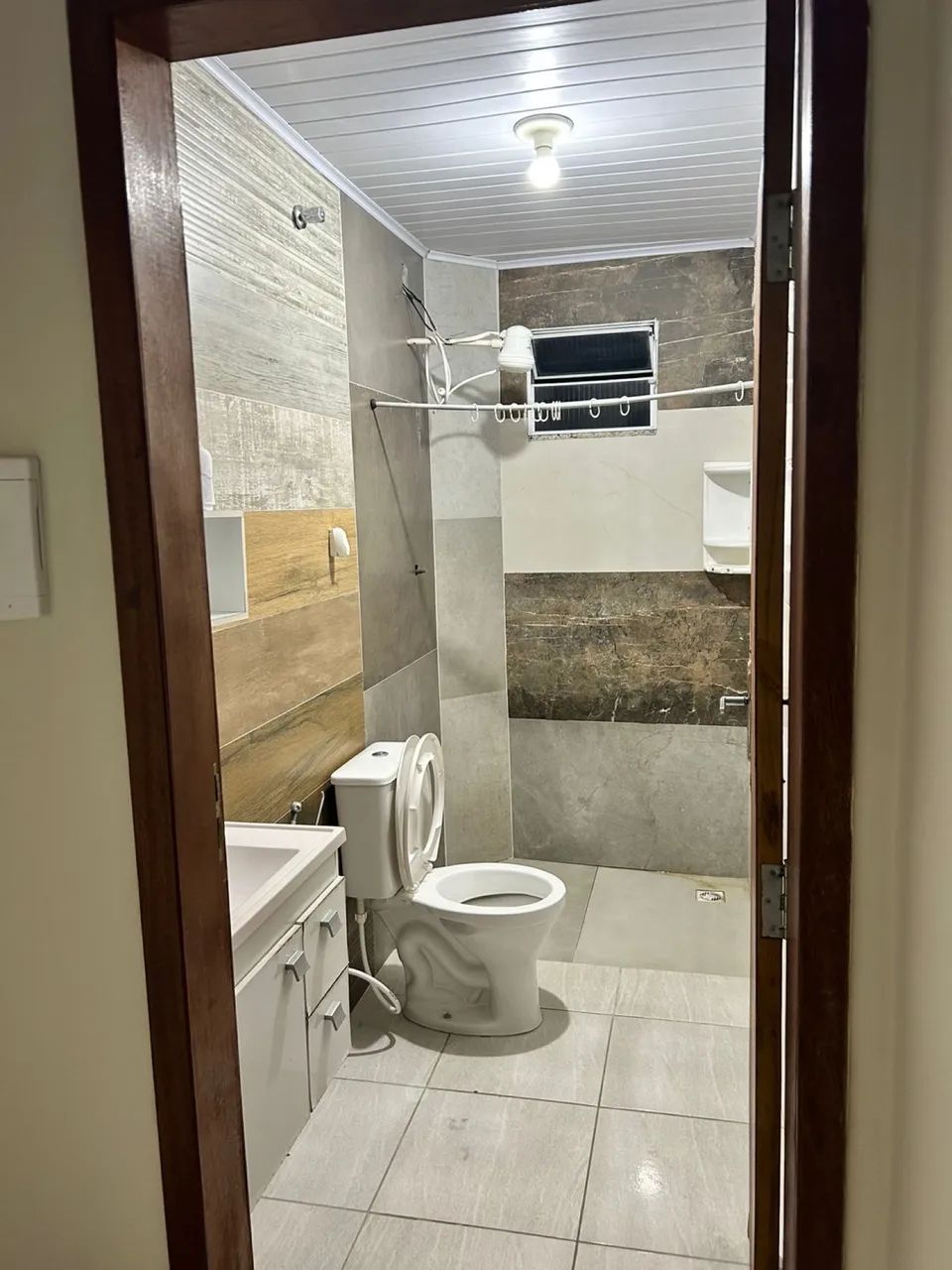 VENDO CASA COM PONTO COMERCIAL  - Foto 4