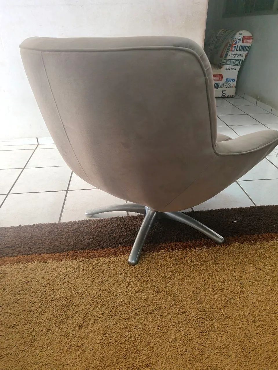Vendo poltrona giratória. muito confort ável  - Foto 2