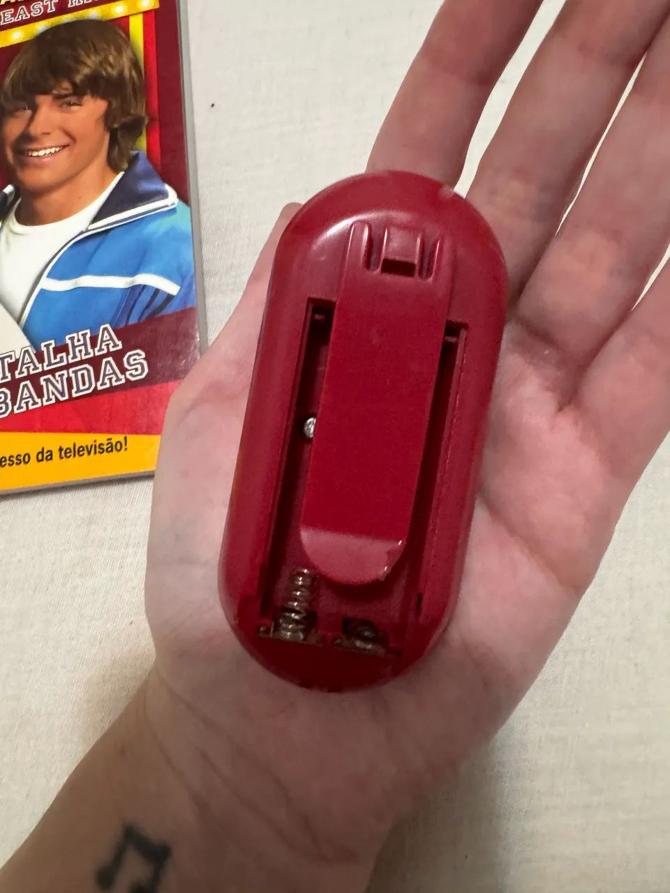 Kit antigo fã de High School Musical, livro + radinho - Foto 4