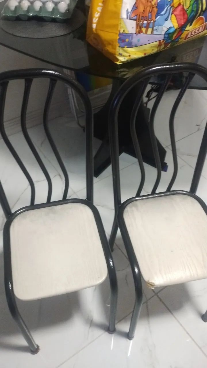 Vendo 2 cadeiras em Bom estado  - Foto 2