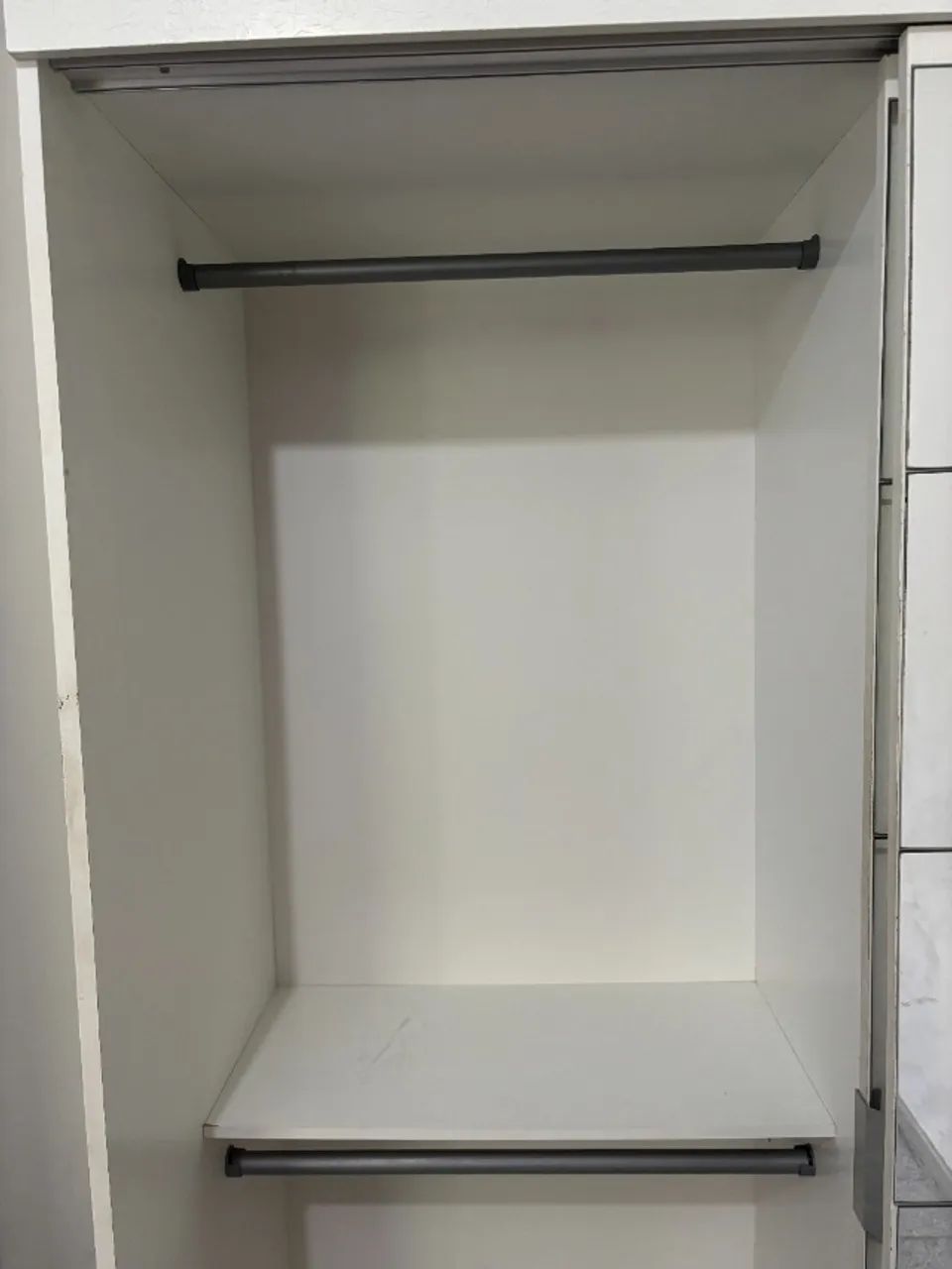 Guarda Roupa Branco com Espelhos - Foto 4
