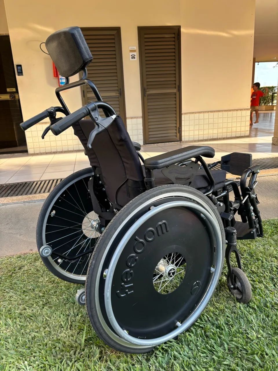 Cadeira de roda ajustável - Foto 5