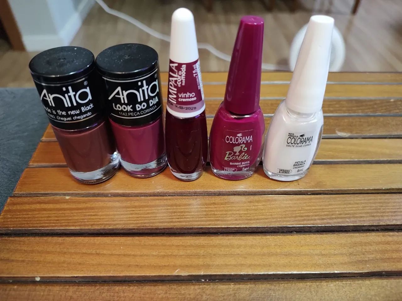 Kit de esmaltes Risque e outras marcas