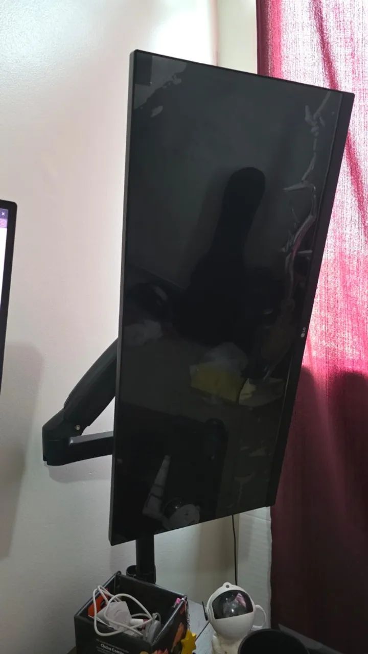 Monitor LG 29 Ultrawide com suporte de mesa articulado