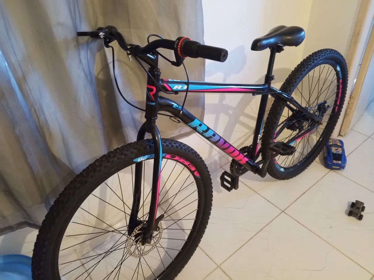 Bicicleta aro 29 semi nova um mês de uso  - Foto 2