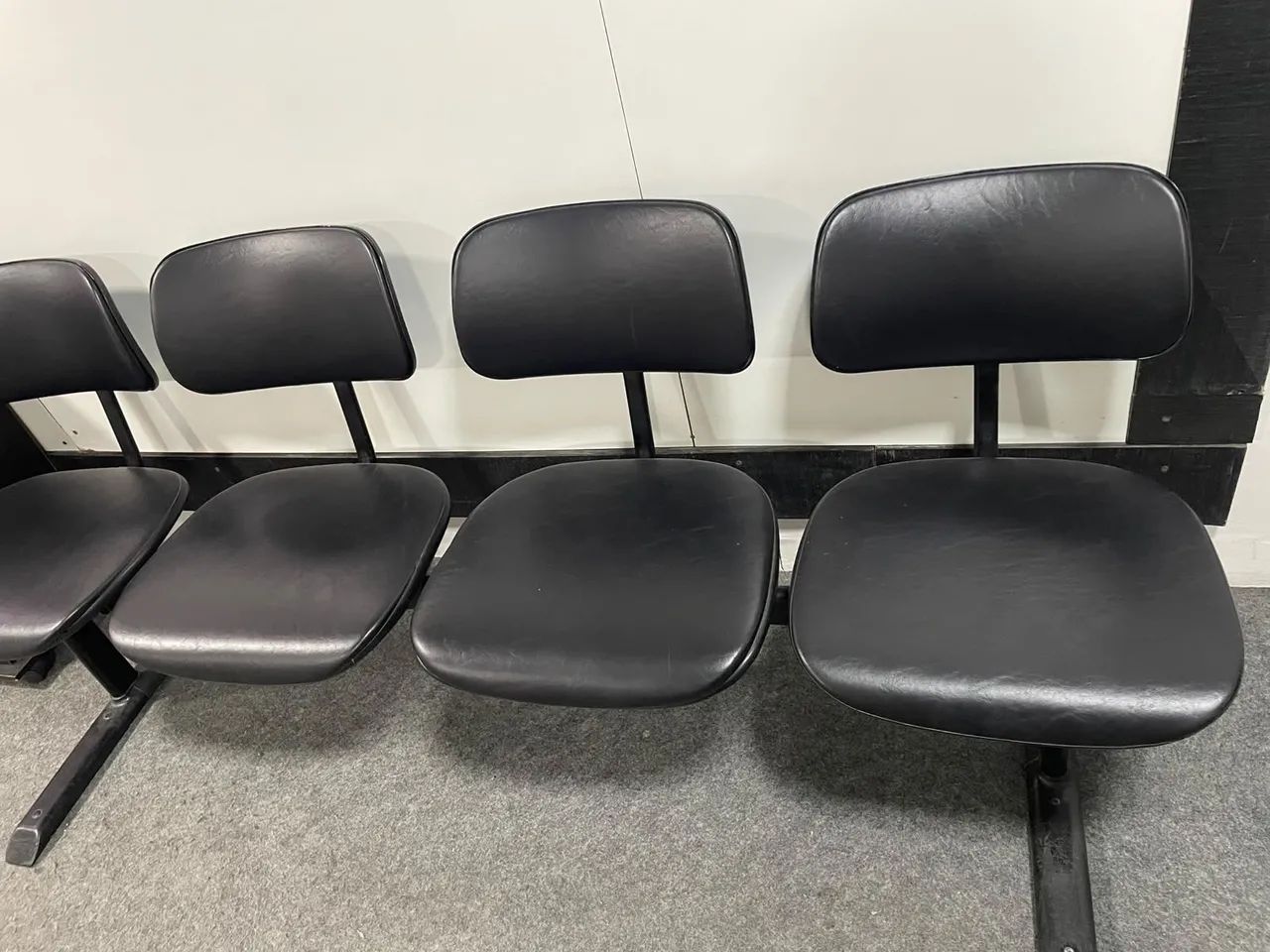 VENDE-SE - CONJUNTO DE CADEIRAS