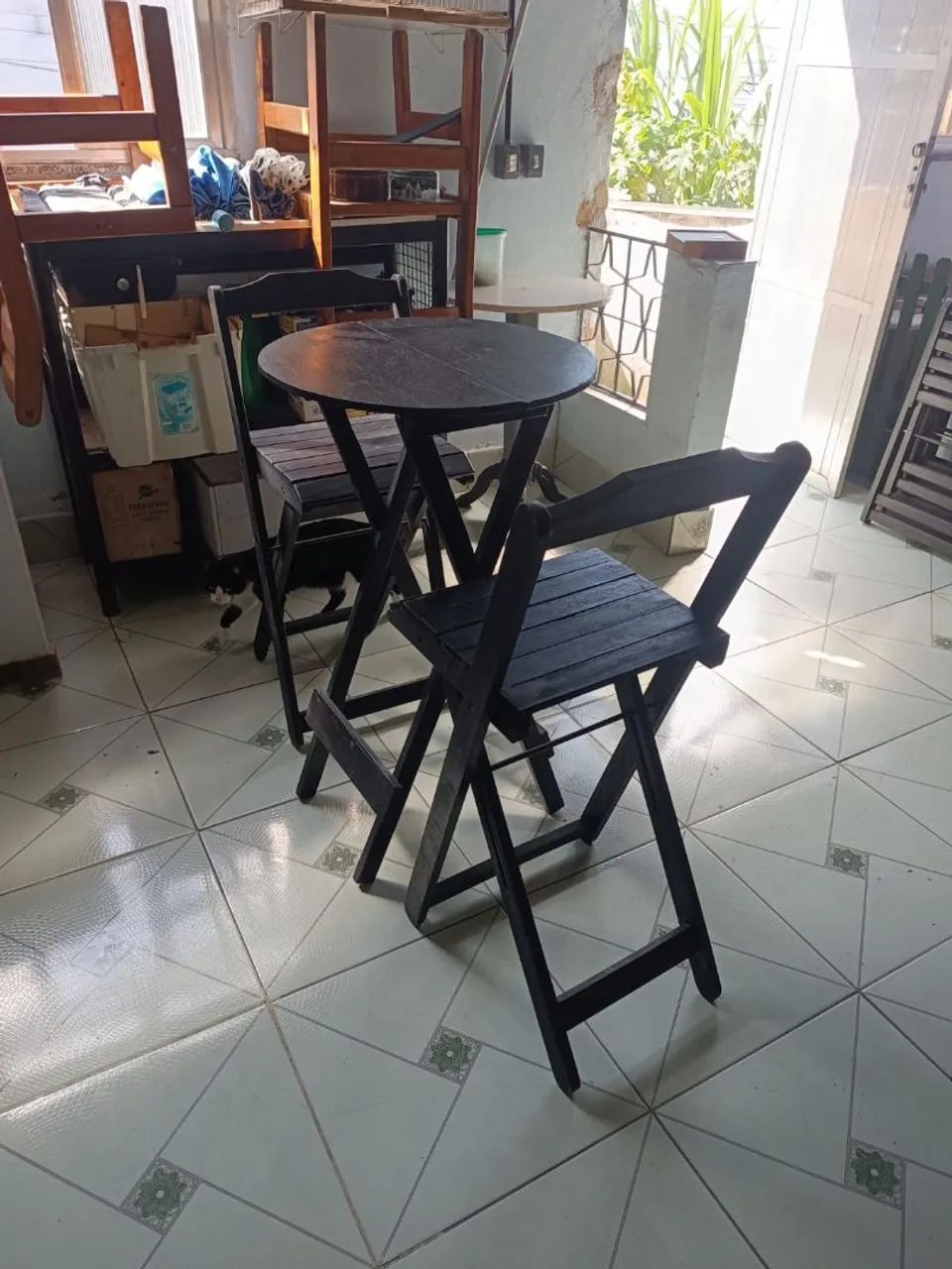 Mesa bistro com duas cadeiras