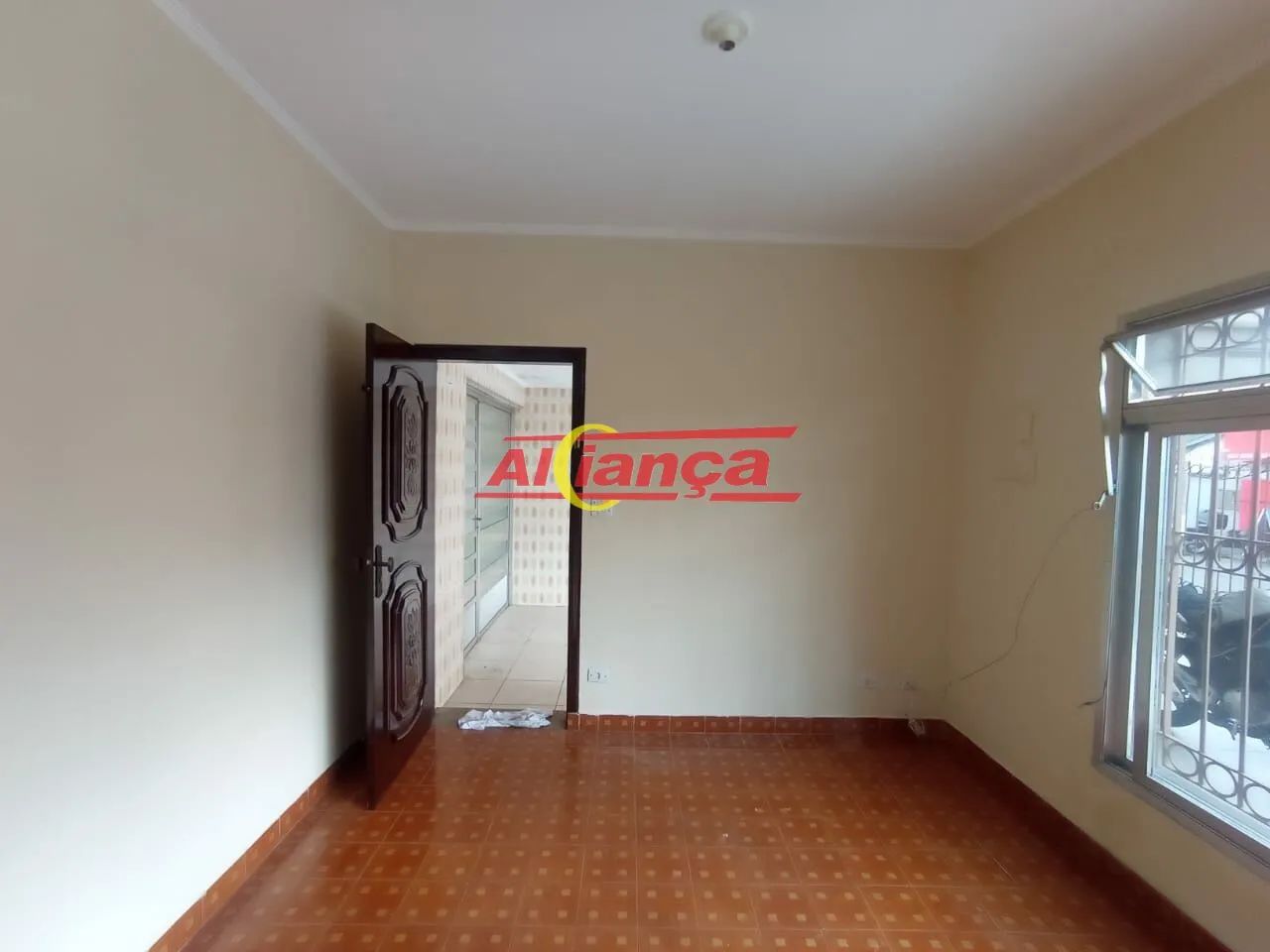 Casa com 178m² à locação, 3 quartos sendo 1 suíte, 2 vagas no Jadim Santa Barbara - Guarul - Foto 3