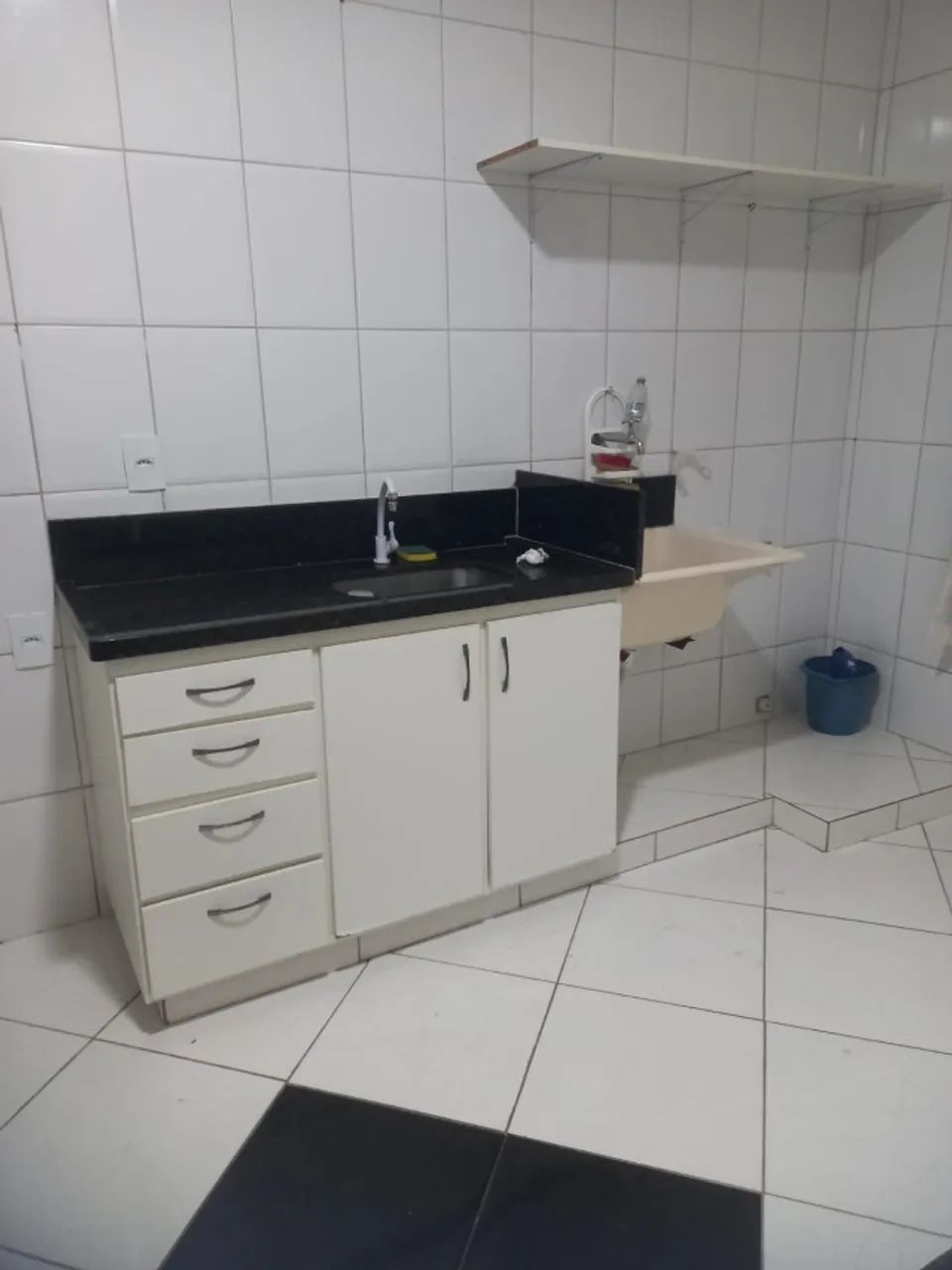 Aluga-se Kitnet no Centro de Linhares - Foto 5