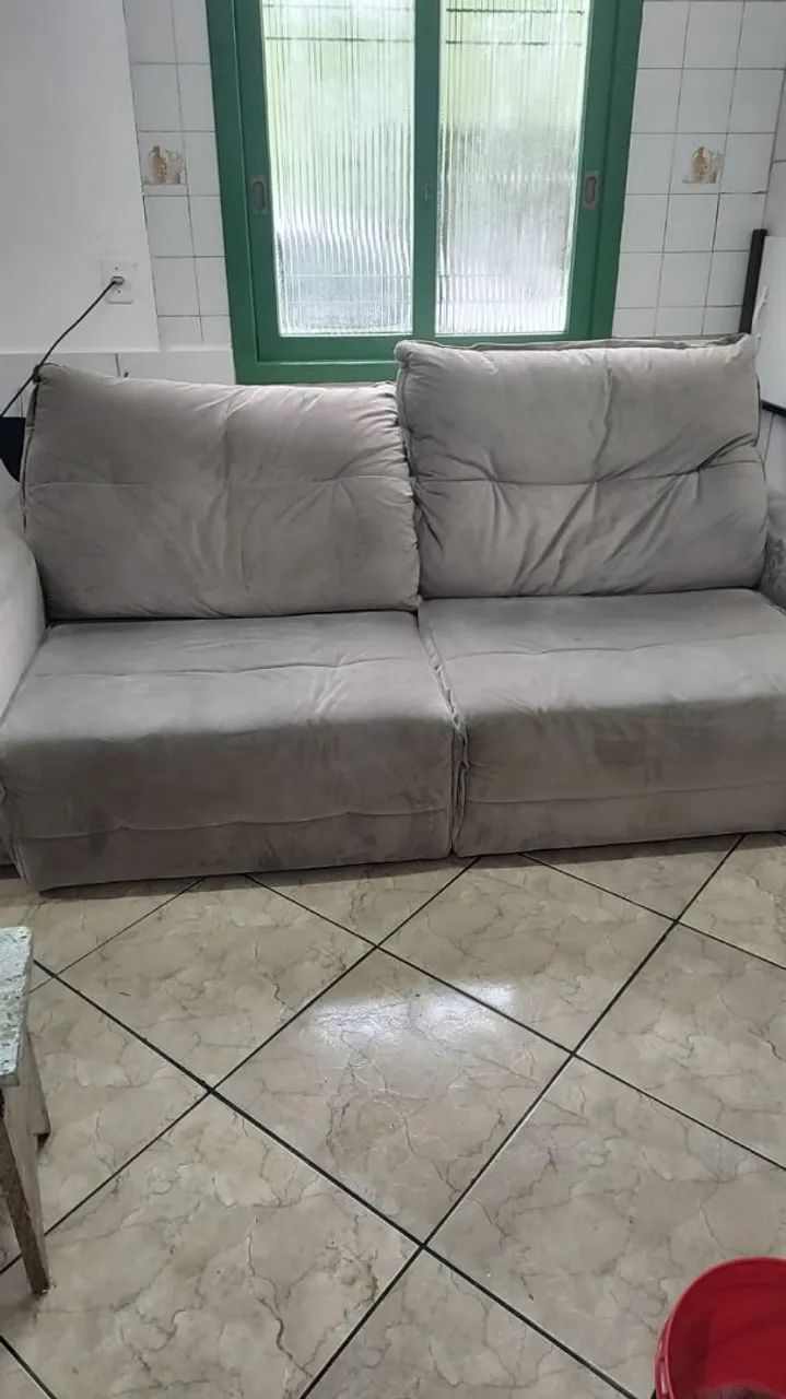 Sofá cinza 2 lugares impermeável 