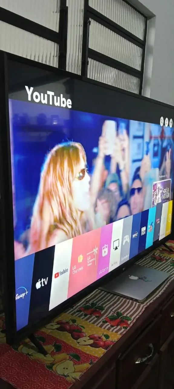 Vendo essa tv da marca LG de 55 polegadas SMART COM ACESSO AO BLUETOOTH  - Foto 2