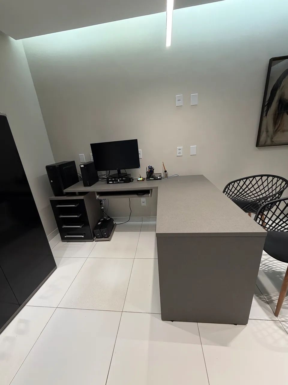 Conjunto de Mesa e Gaveteiro com gavetas pra escritório. - Foto 5