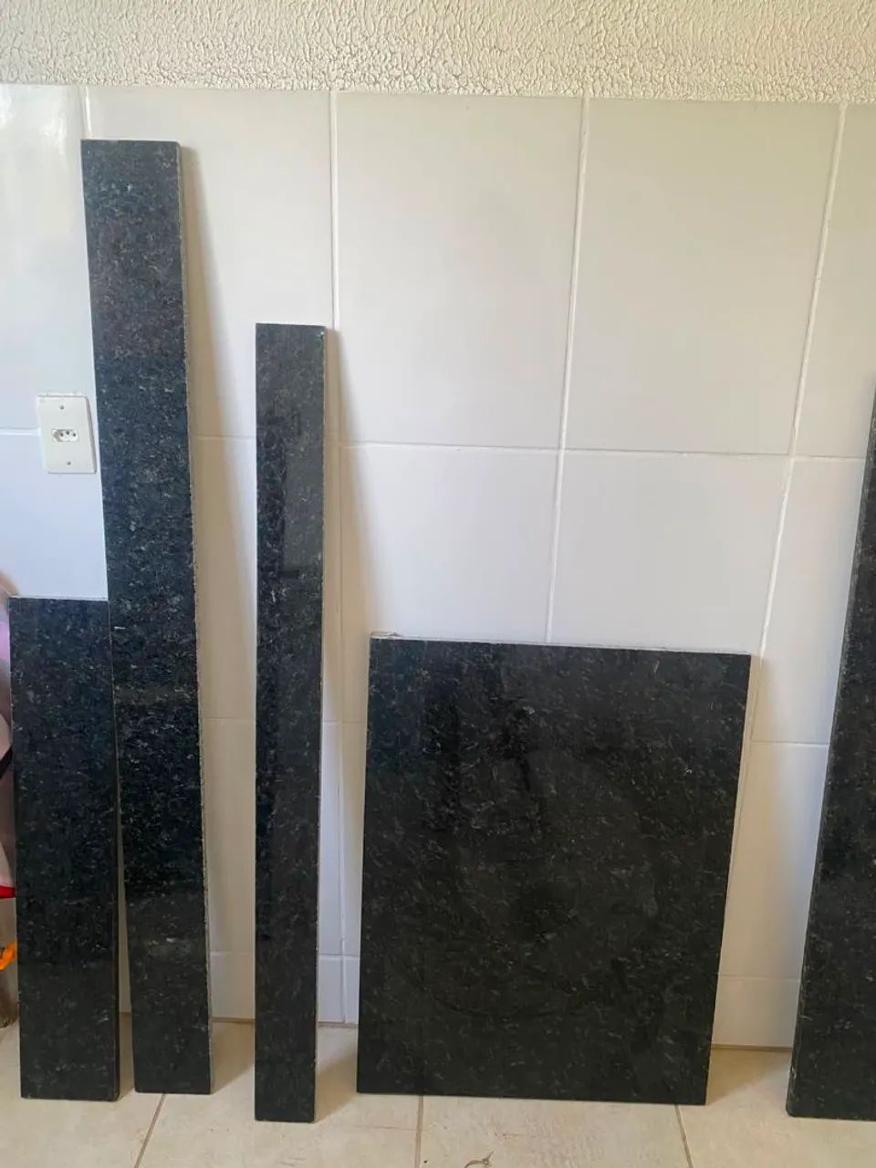Vendo Pia de mármore,  pedras e balcão nunca usado