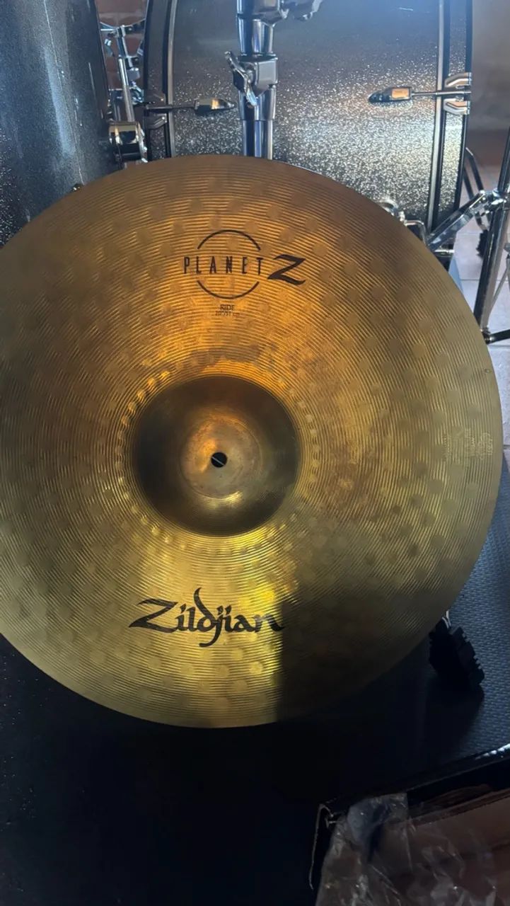 Pratos Zildjian Planet Z, Hi-Hat 14, Crash 16 e Ride 20