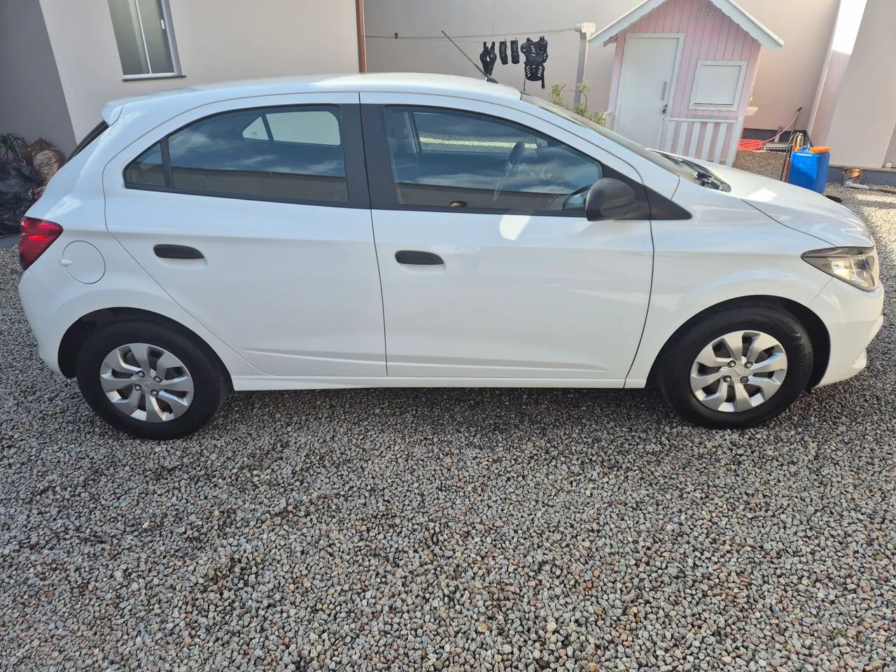 Chevrolet Onix JOY Hatch 1.0 8V Flex Mec. 4P 2019 - Foto 3