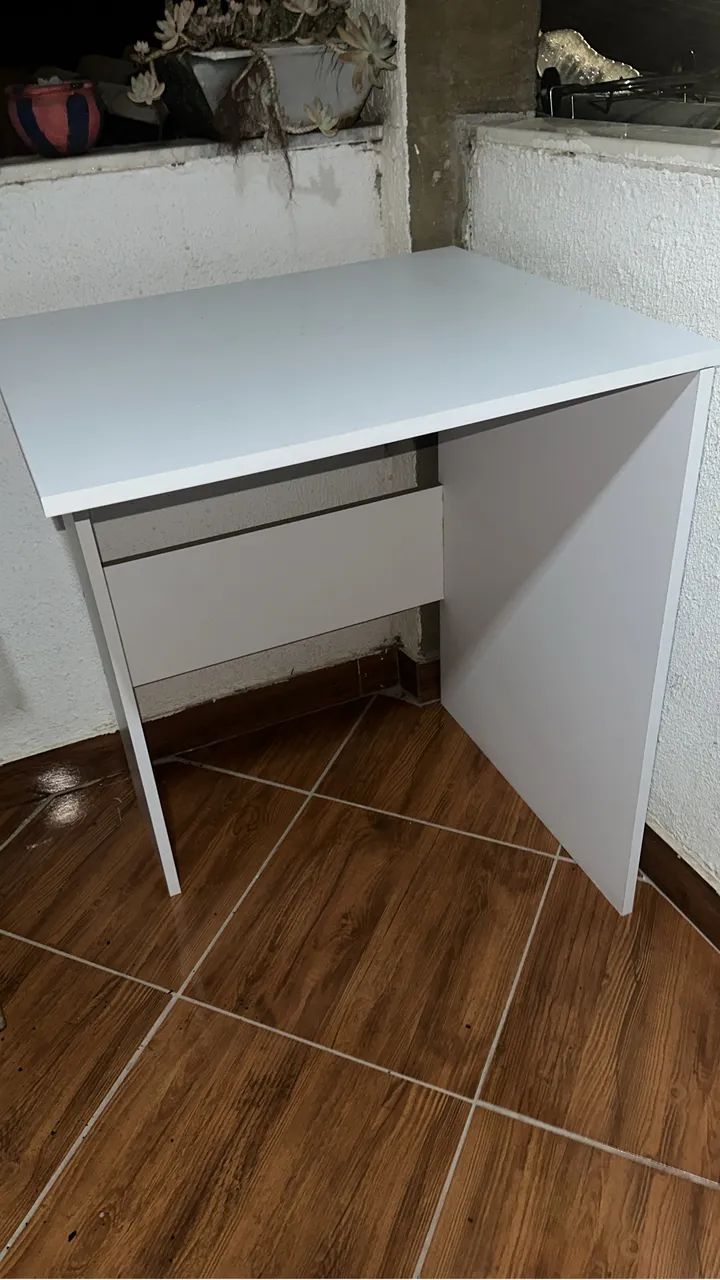 Mesa de canto com cadeira  - Foto 2