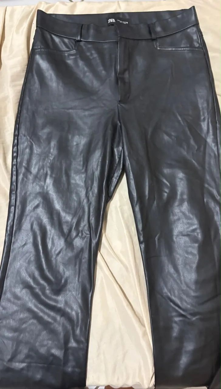Calça de couro zara