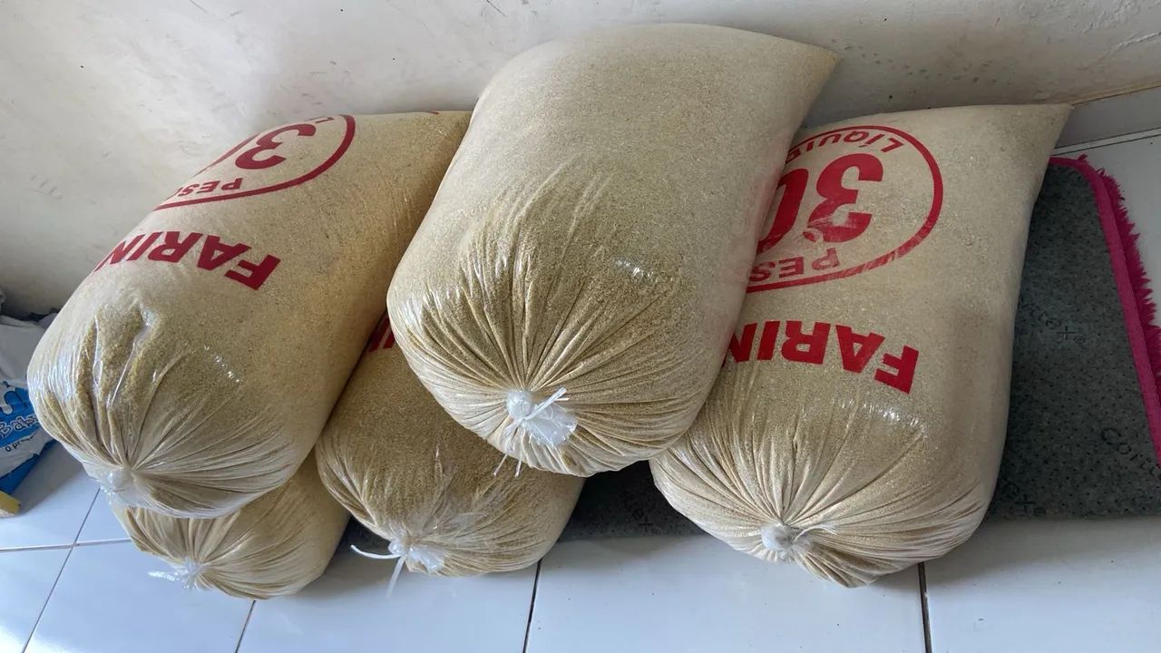 Vende-se fardo de Farinha
