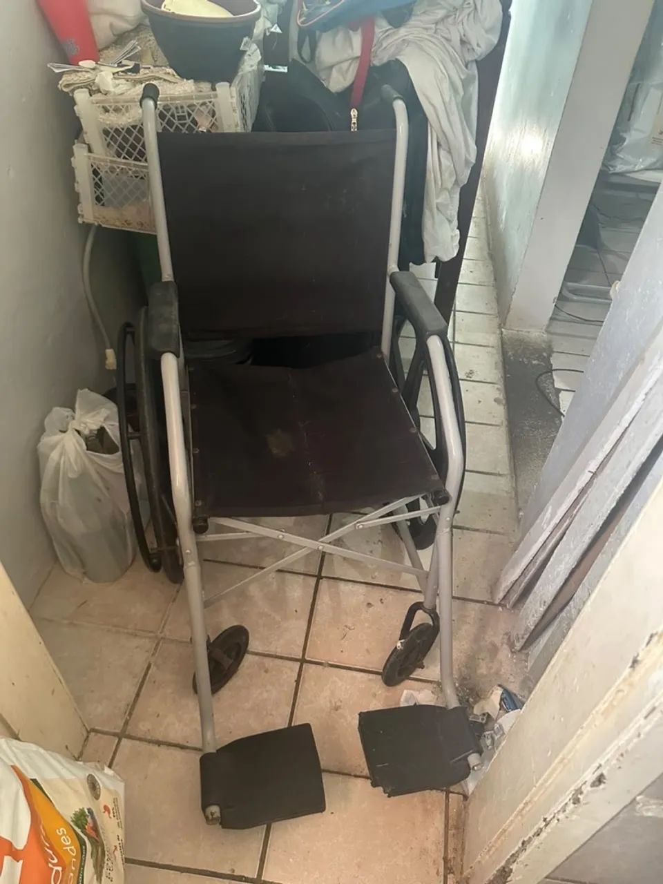 Cadeira de Rodas - Foto 2