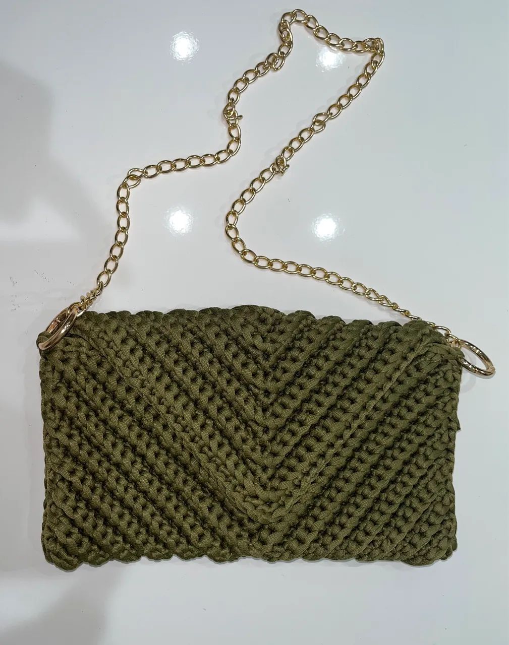 Bolsa de crochê com fio de malha verde
