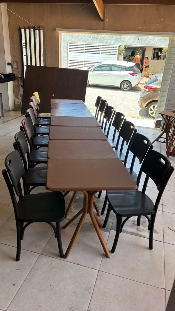 Vendo conjunto de 7 mesas com cadeiras 