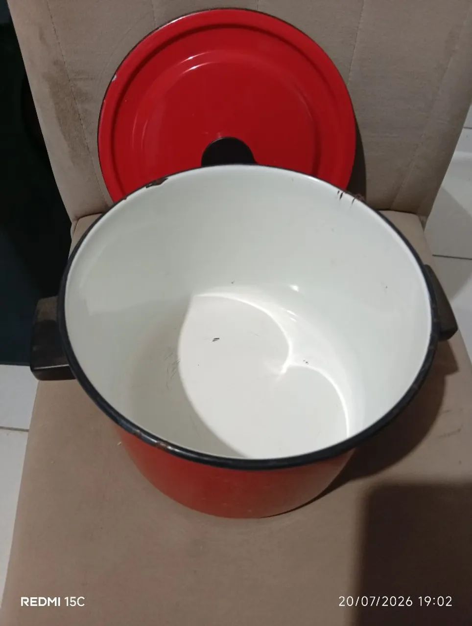 Panela vermelha antiga  - Foto 2
