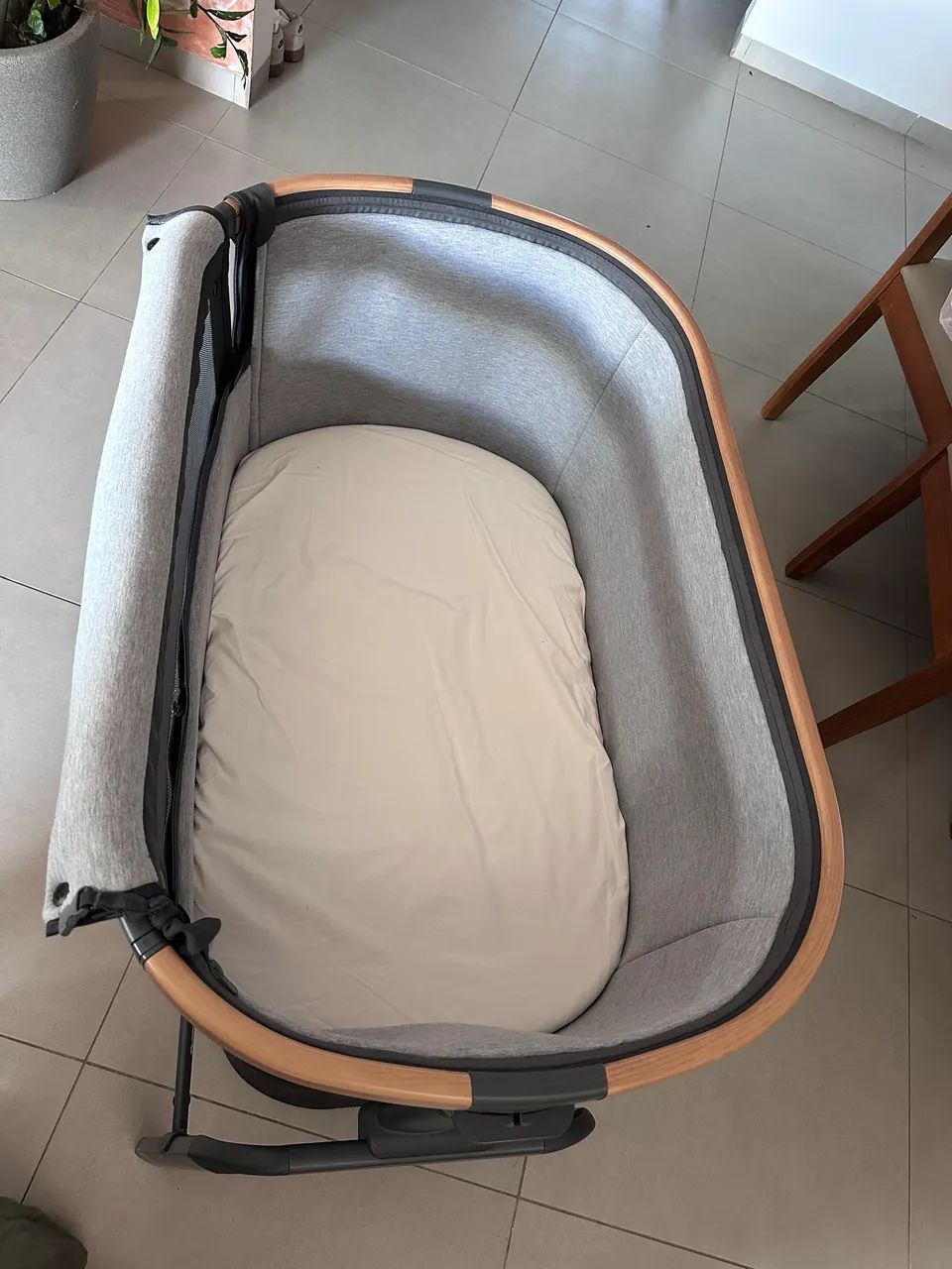 Berço Portátil lora Air Co-sleeper Graphite Maxi Cosi Essential Graphite Cinza - Foto 4