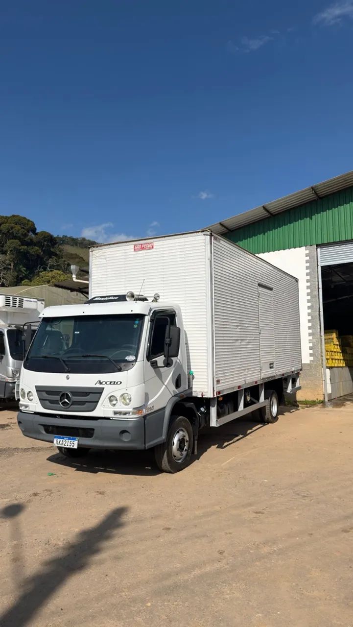 Accelo 815 bau - ano 2020