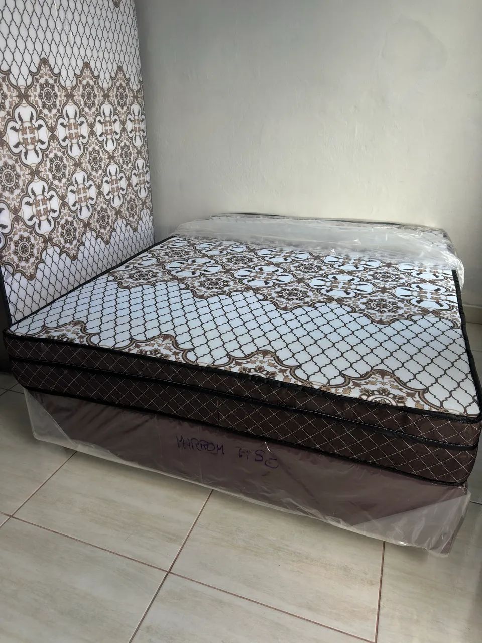 Cama box casal de espuma 1.88x1.38 NOVA!