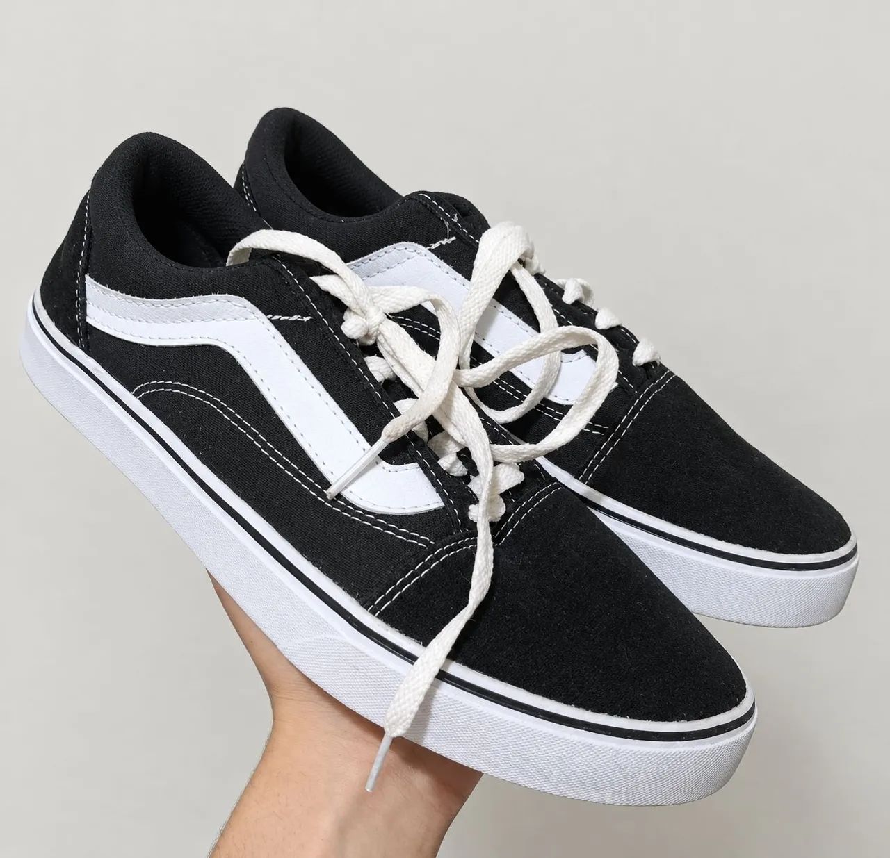 Tênis Casual Preto com Branco  - Foto 3